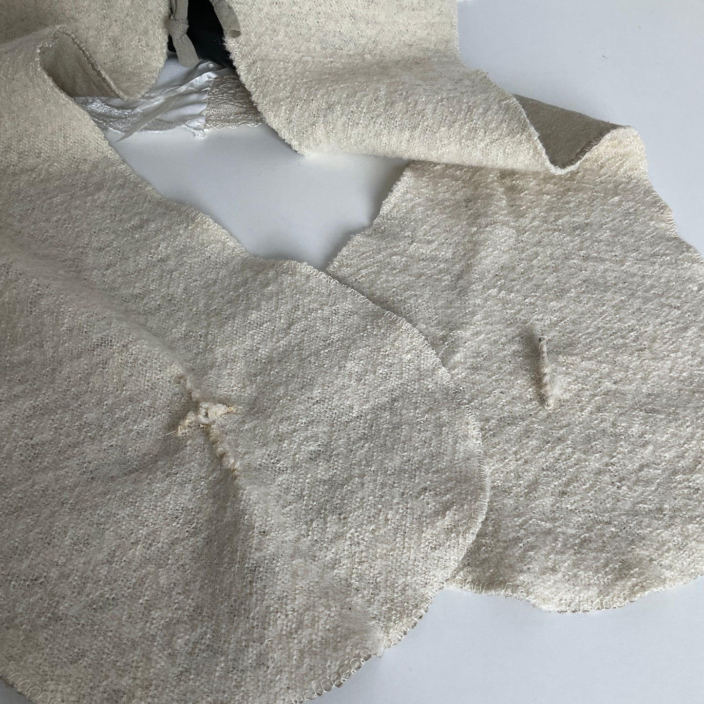 ꒰⑅ᵕ༚ᵕ꒱˖♡ hooded ivory stole in virgin wool, viscose and silk ♡˖꒰ᵕ༚ᵕ⑅꒱