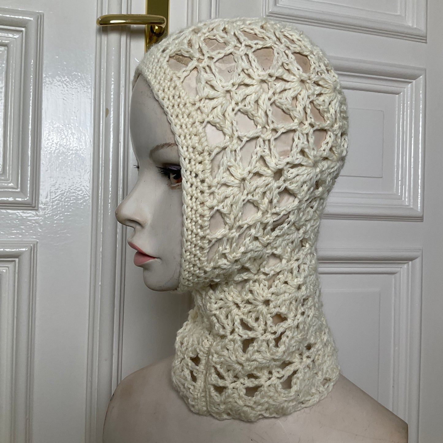 mođđe studio ~ cocoon 1 white crochet balaclava