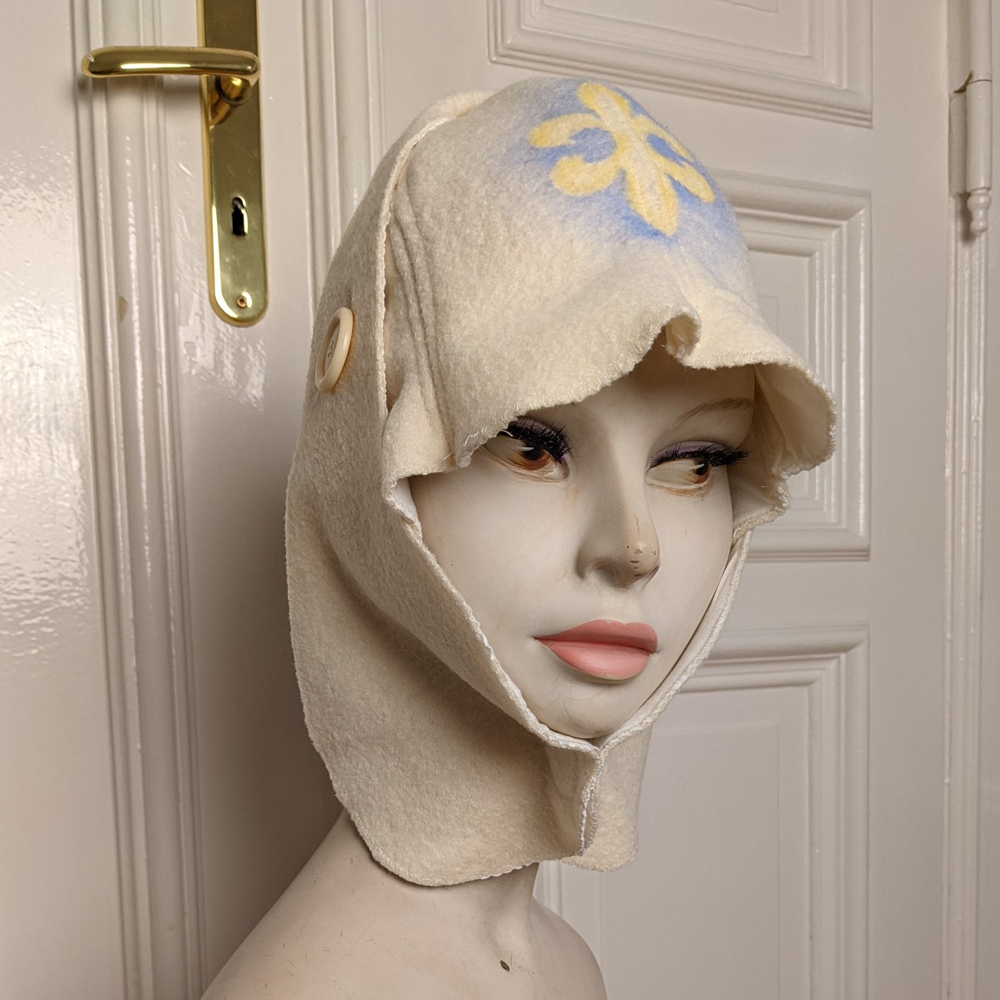 ꒰⑅ᵕ༚ᵕ꒱˖♡ Painted Fleur de Lis Bonnet ♡˖꒰ᵕ༚ᵕ⑅꒱