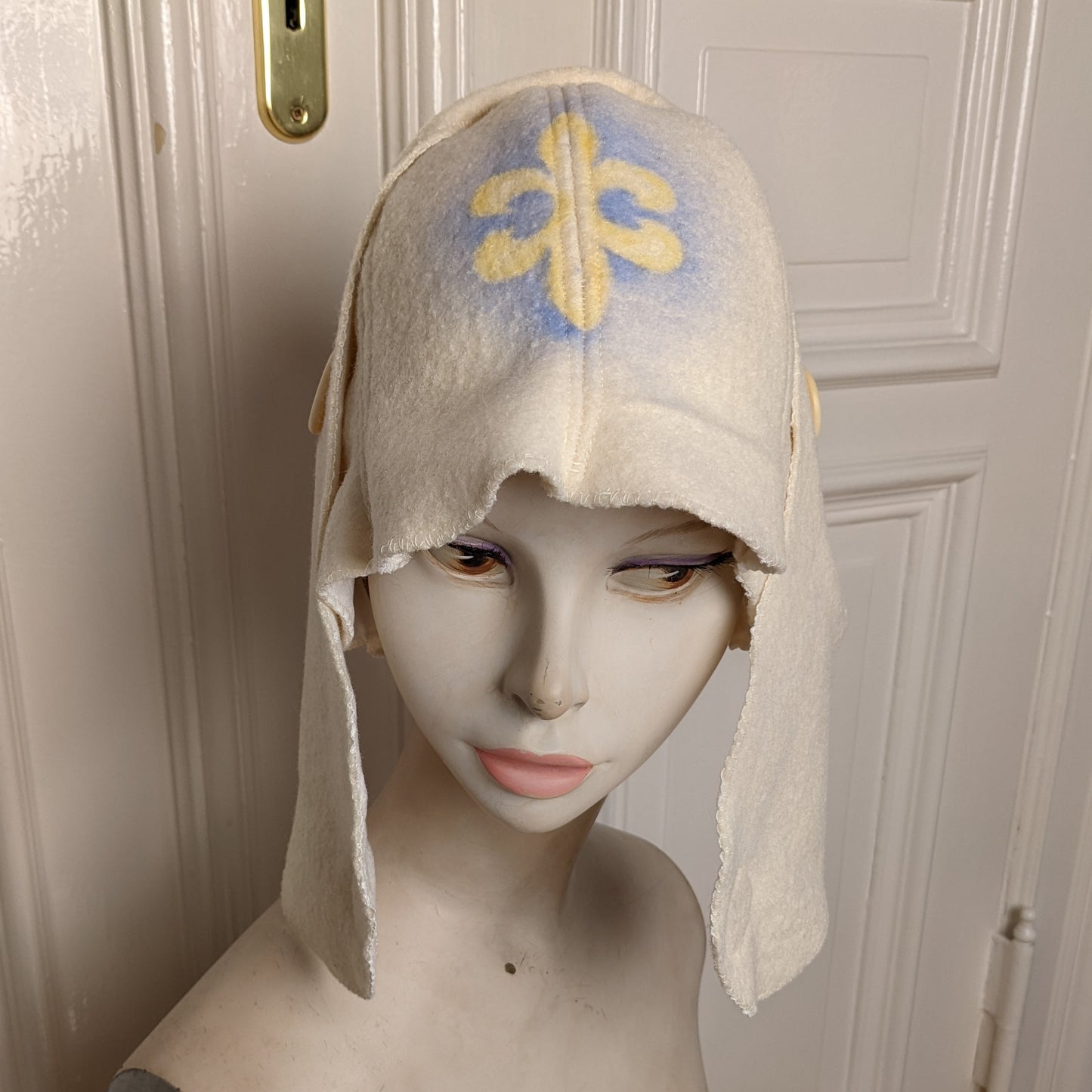 ꒰⑅ᵕ༚ᵕ꒱˖♡ Painted Fleur de Lis Bonnet ♡˖꒰ᵕ༚ᵕ⑅꒱