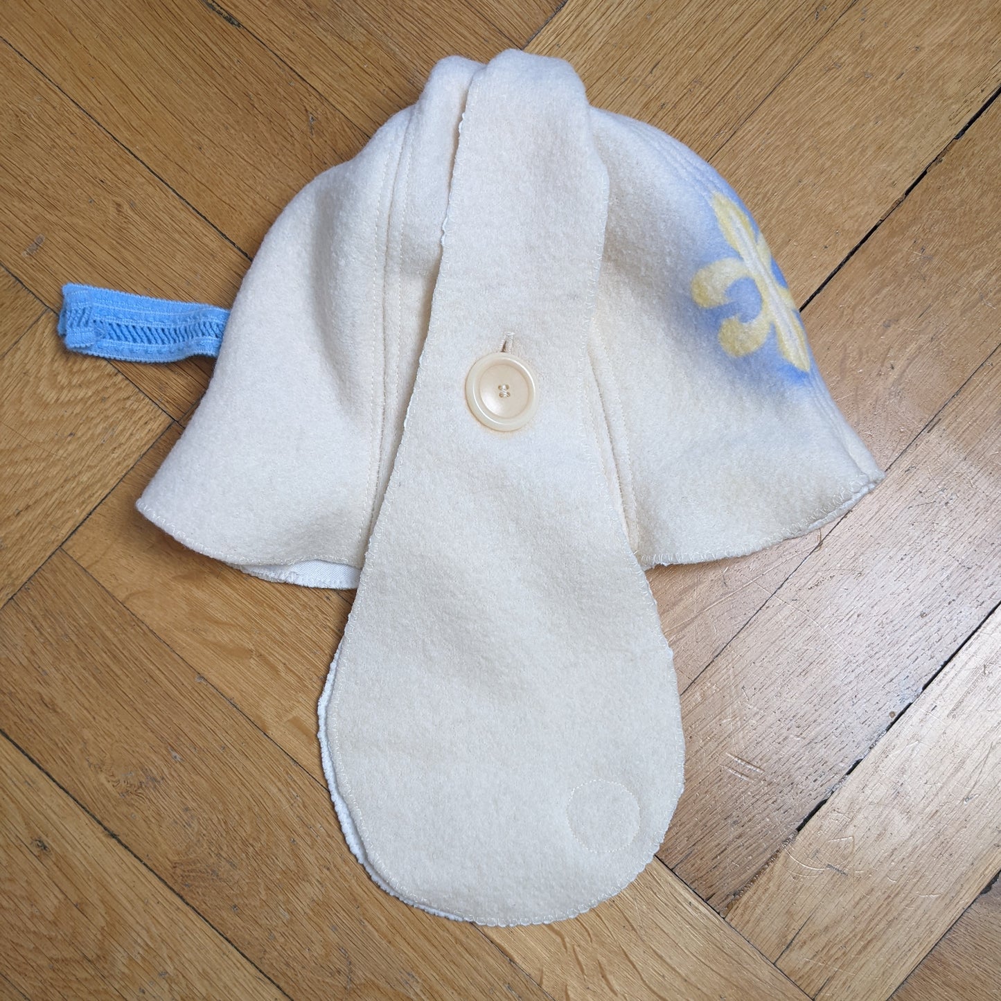꒰⑅ᵕ༚ᵕ꒱˖♡ Painted Fleur de Lis Bonnet ♡˖꒰ᵕ༚ᵕ⑅꒱
