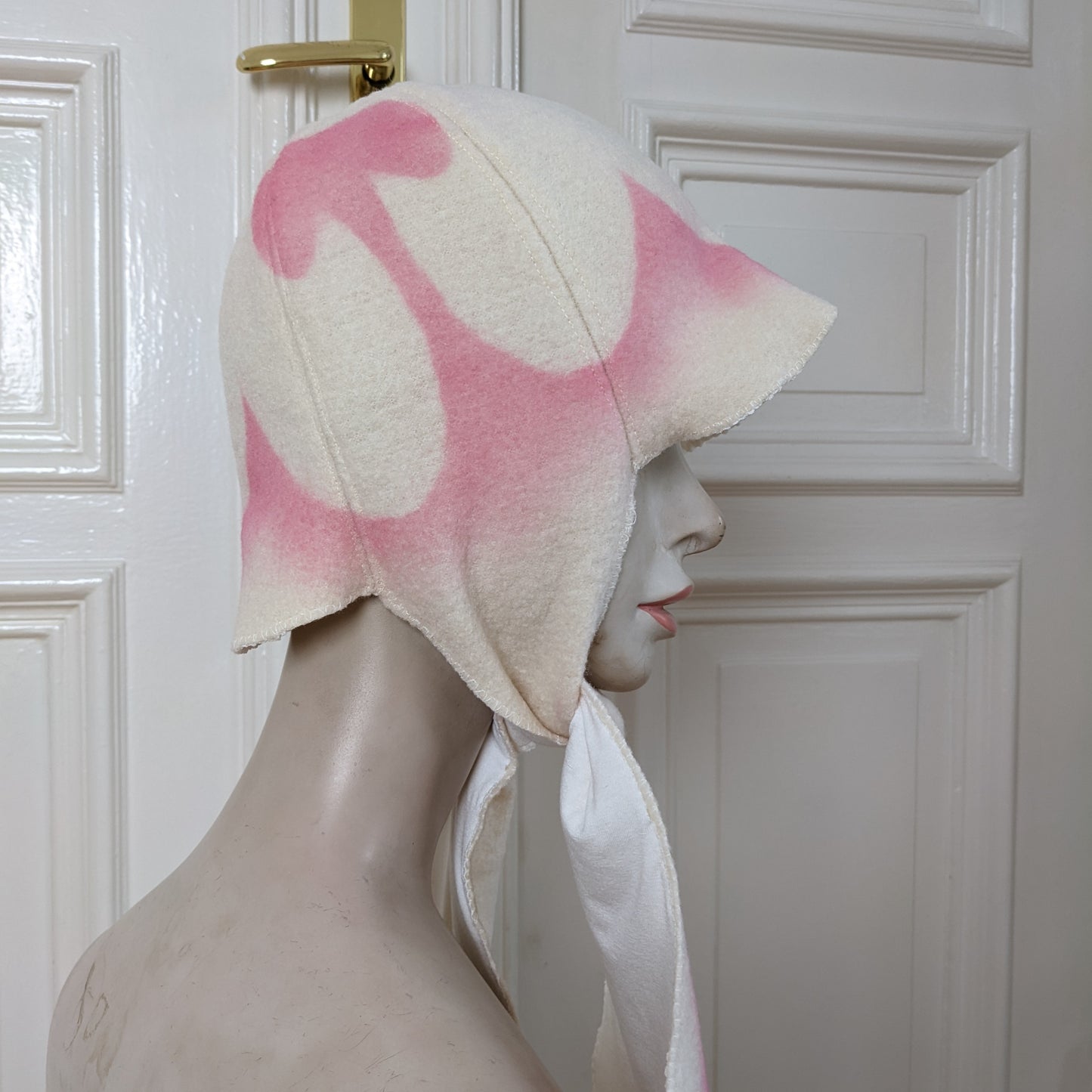 ꒰⑅ᵕ༚ᵕ꒱˖♡ Ivory Fleur de Lis Orchid Bonnet ii ♡˖꒰ᵕ༚ᵕ⑅꒱