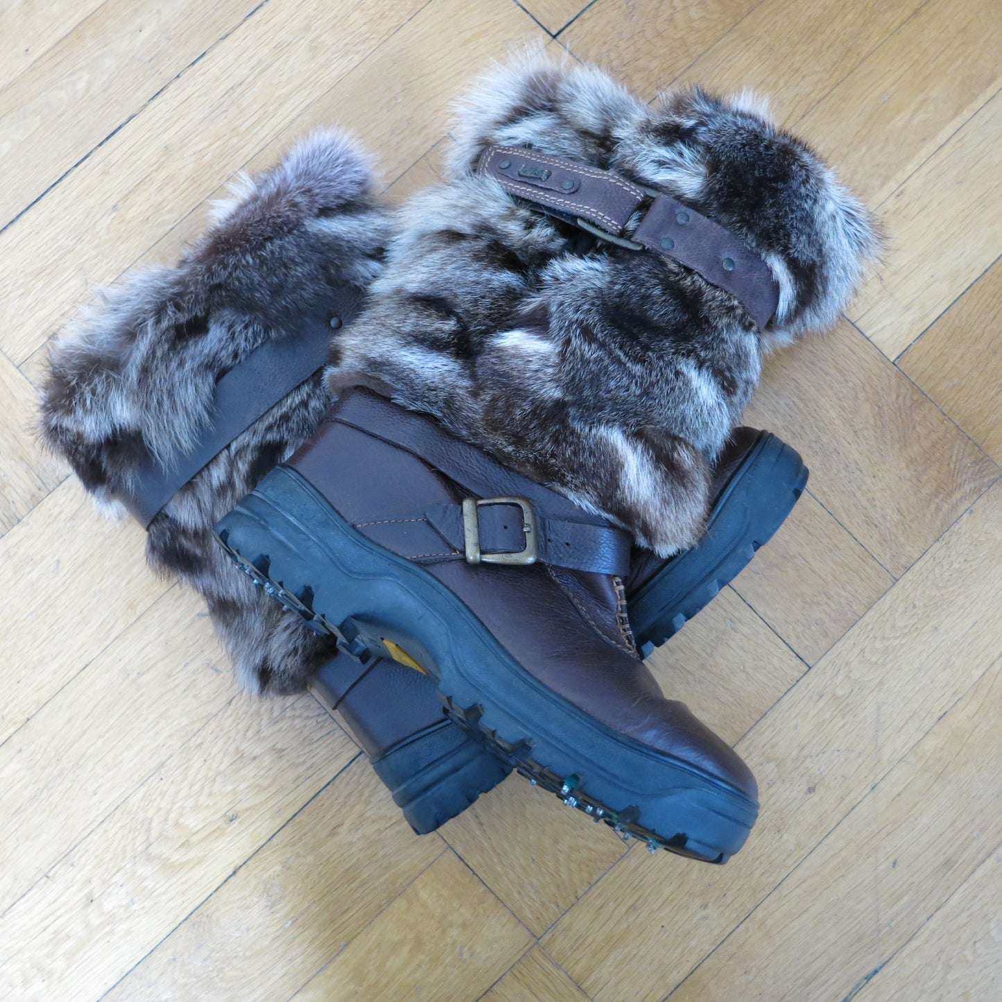 Furry snow boots