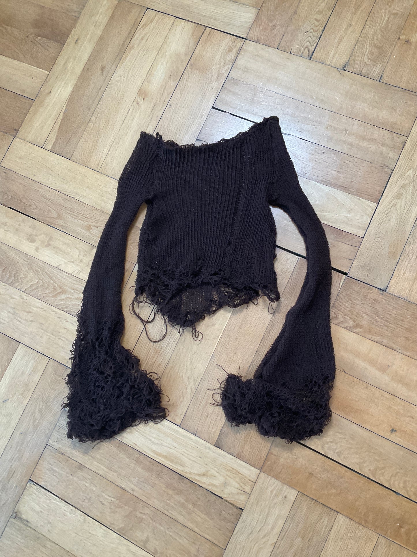 annina - Distressed elfic longsleeve
