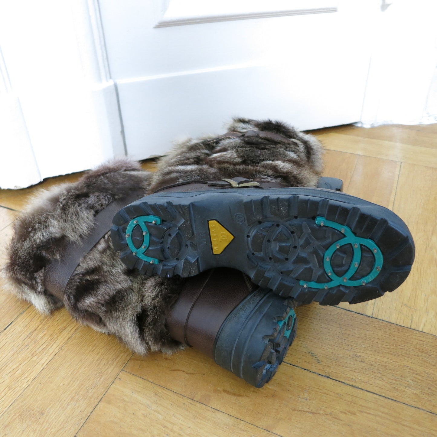 Furry snow boots
