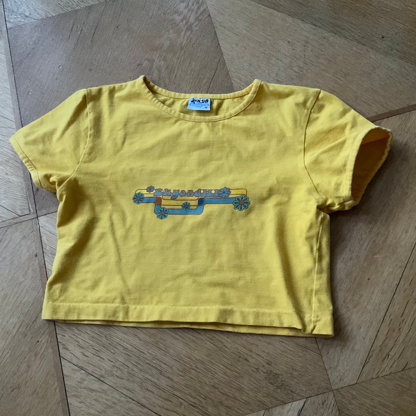 Yellow 90s t-shirt