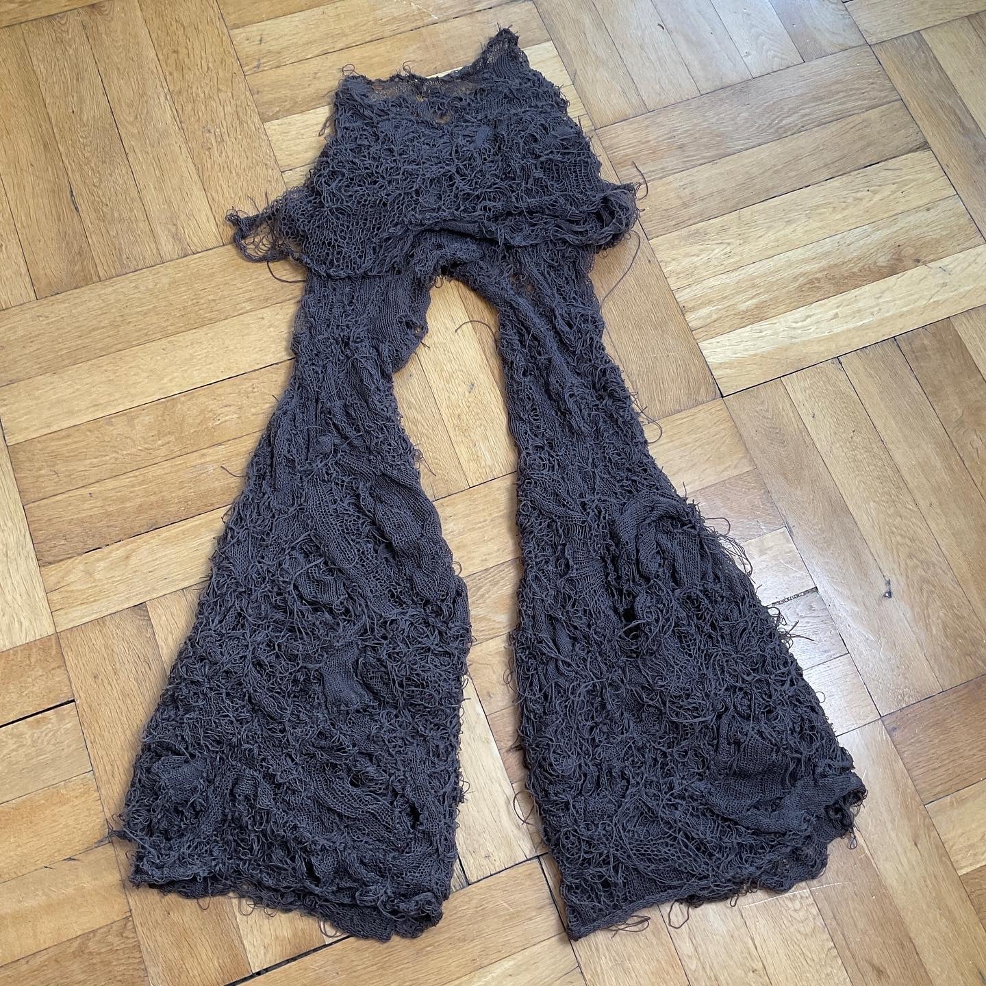 gargarox ~ Brown distressed pants