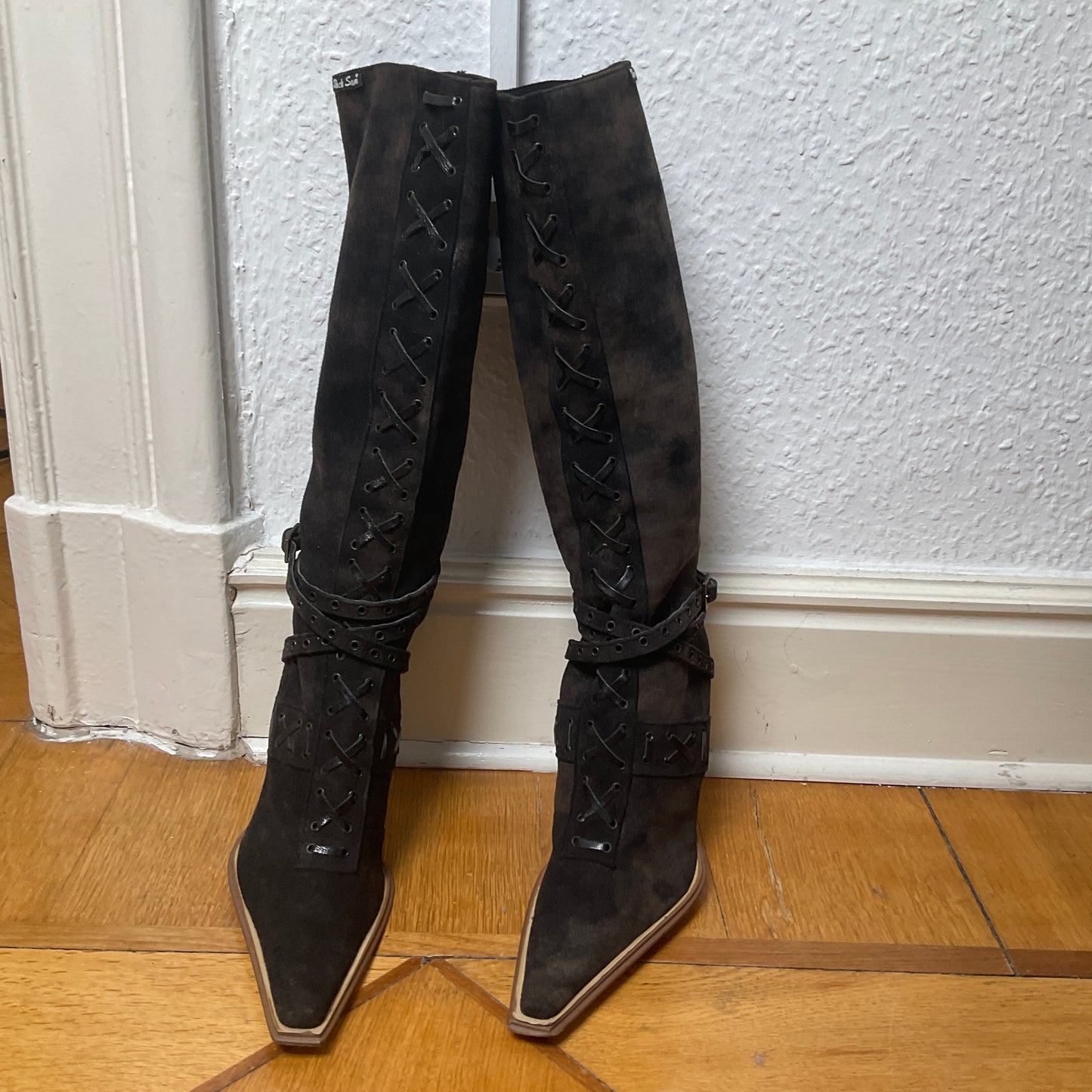 Pointy pirate boots