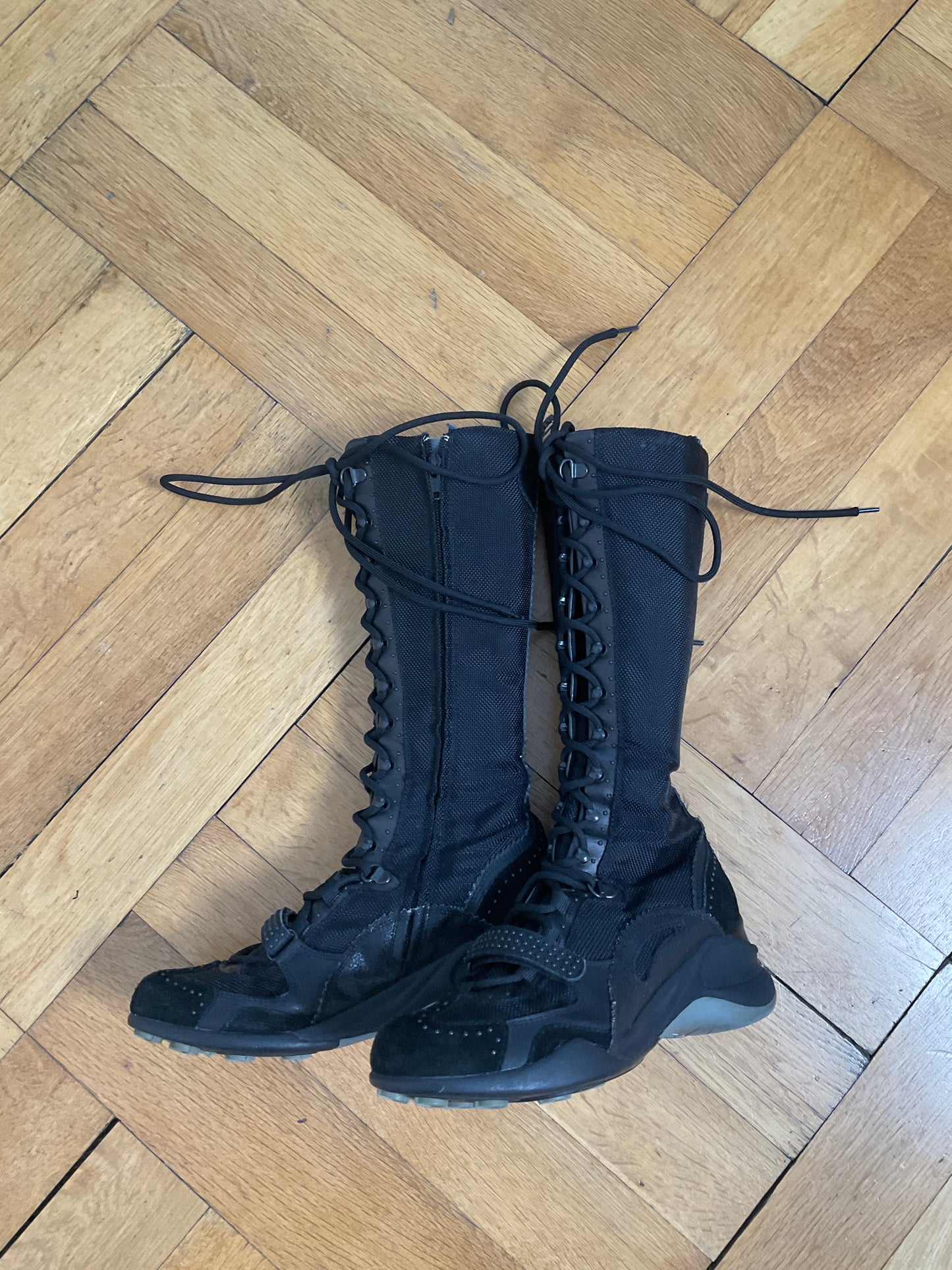 Sporty boots