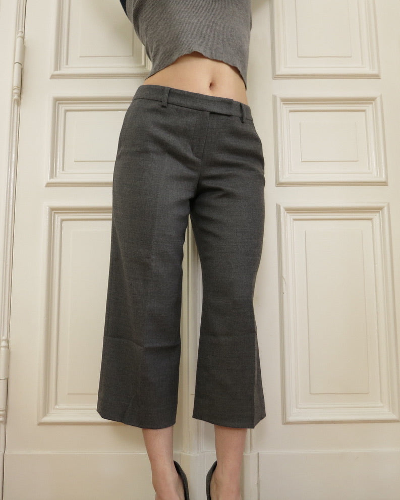 Chic wool capris