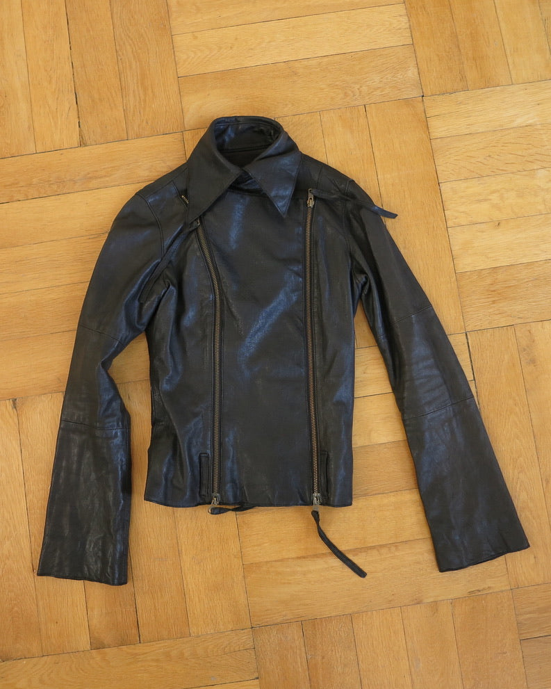 Leather jacket with pointed collar