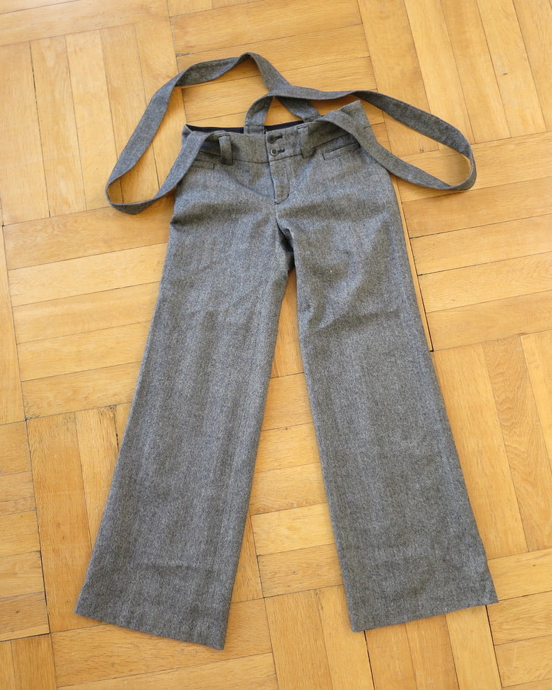 Trousers with suspenders