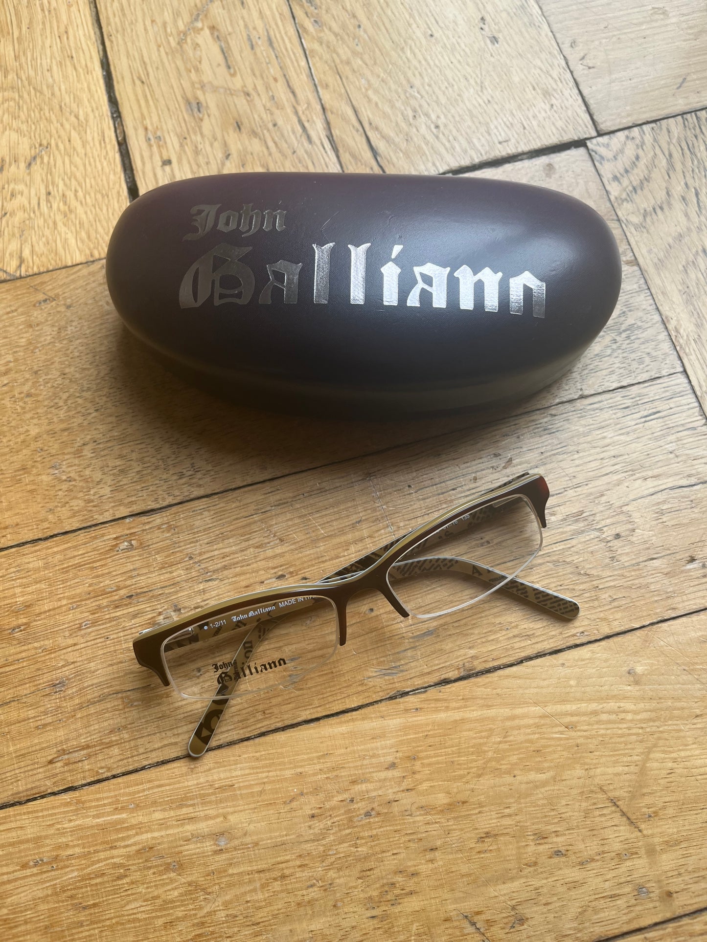 John Galliano Office siren glasses