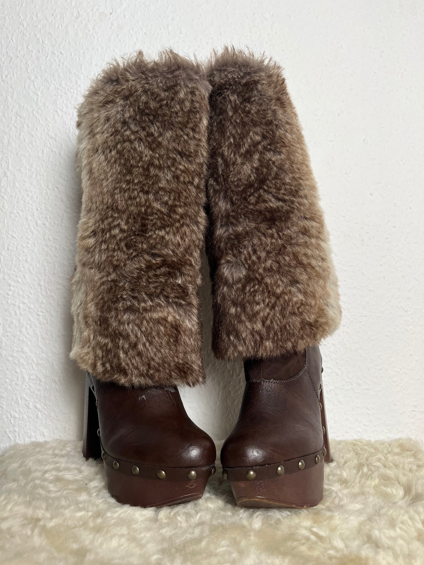 Milkmaid platform furry boots