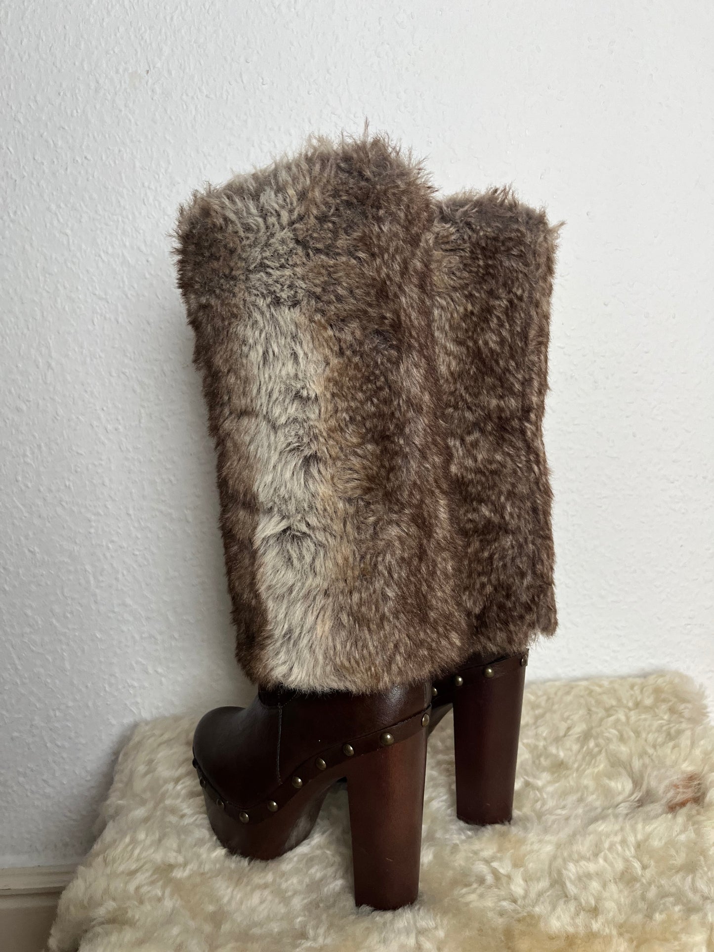 Milkmaid platform furry boots