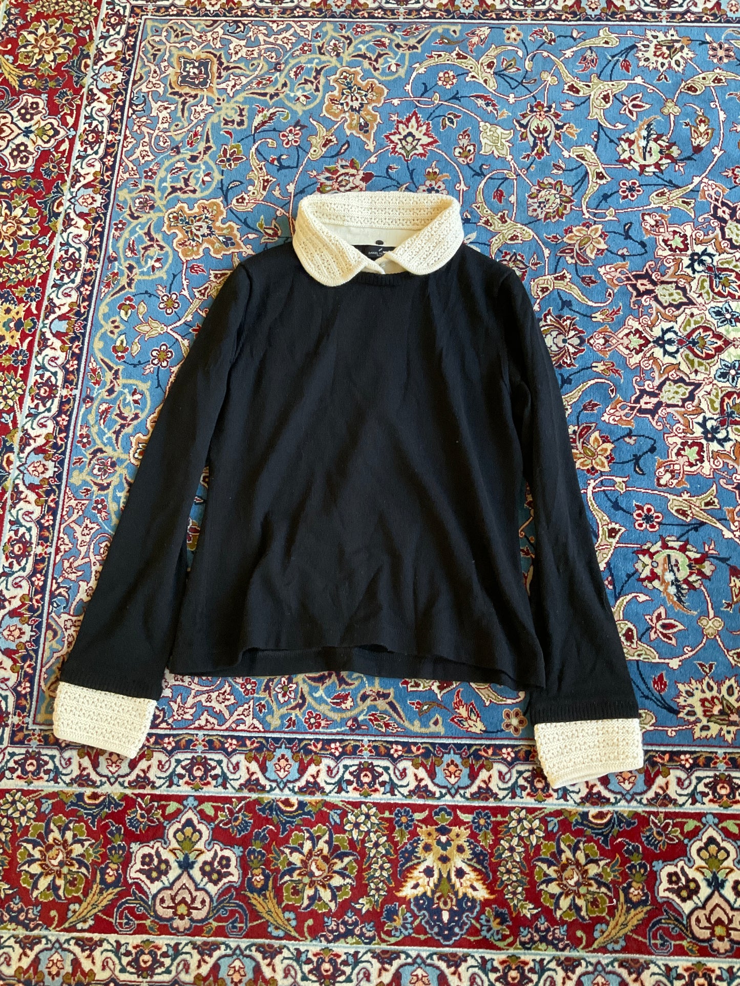 Pullover with collar