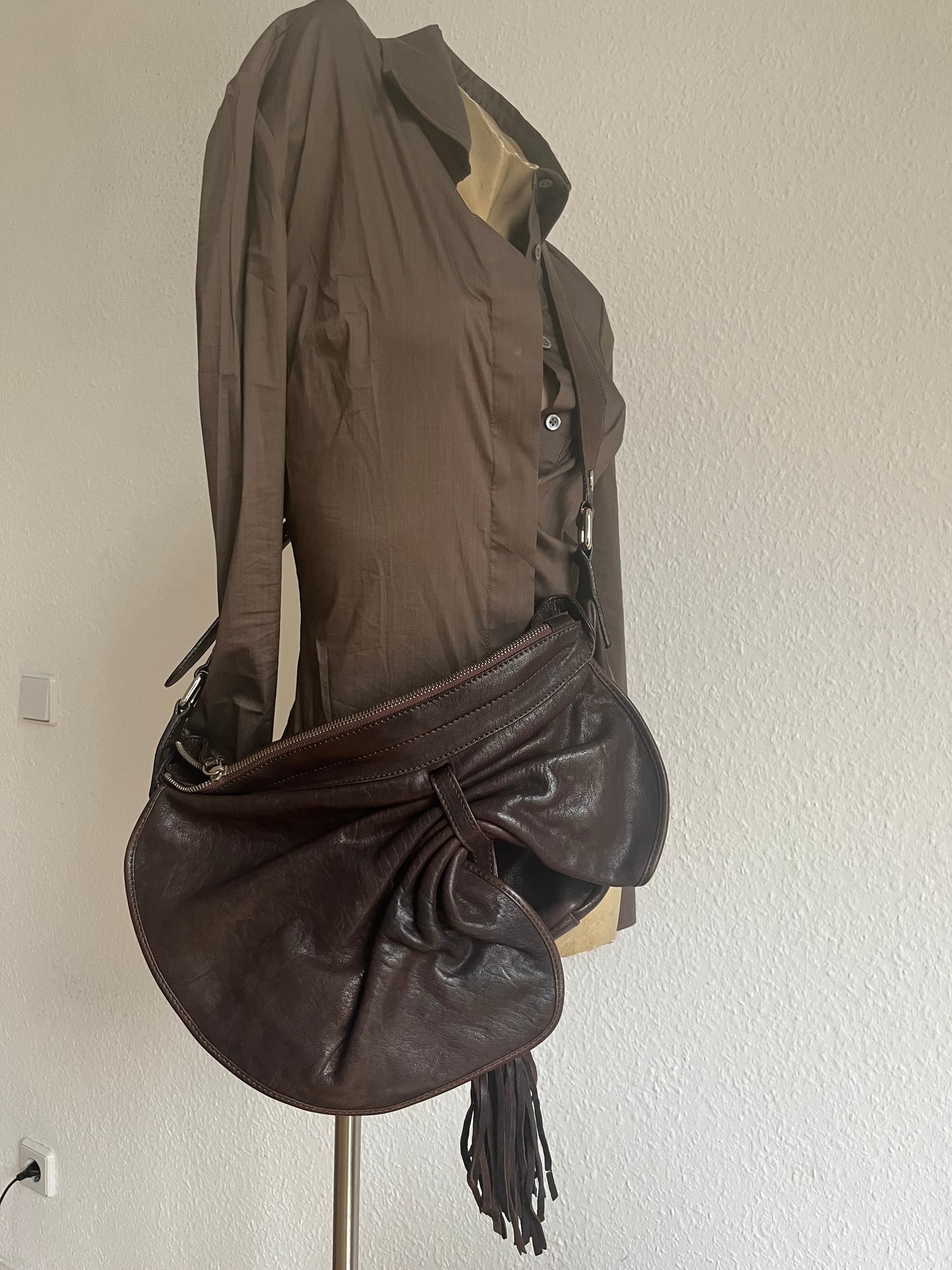 Brown leather bag with gathering