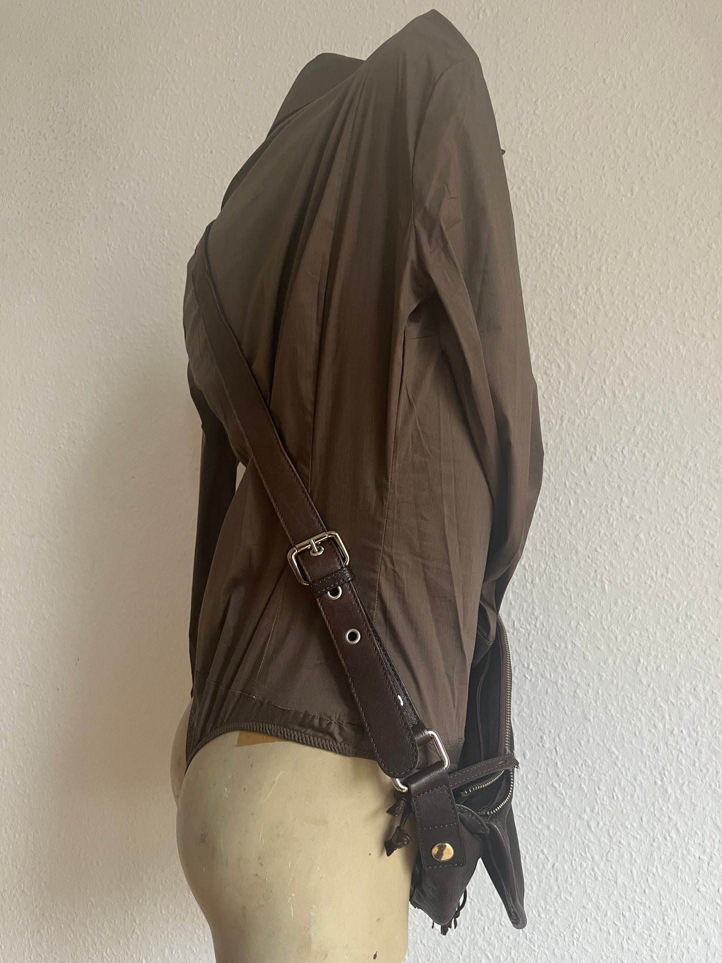 Brown leather bag with gathering