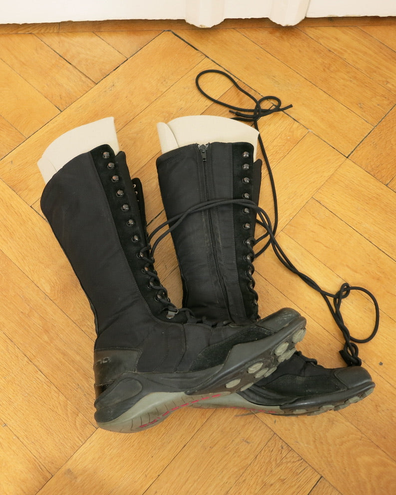 Sporty tall boots