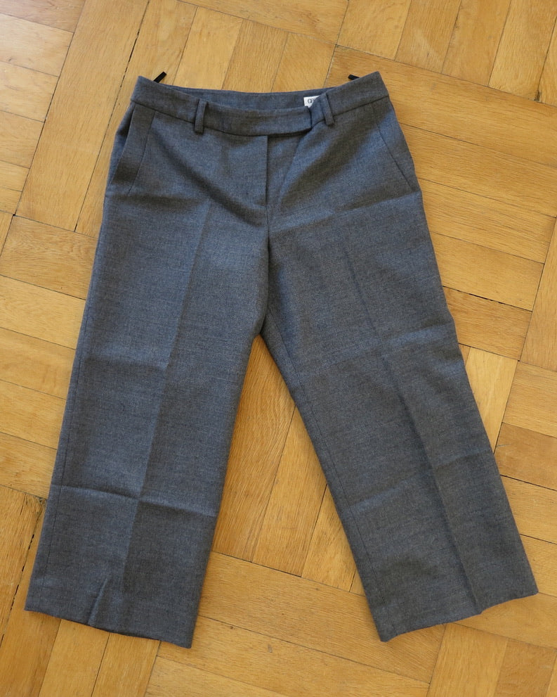 Chic wool capris