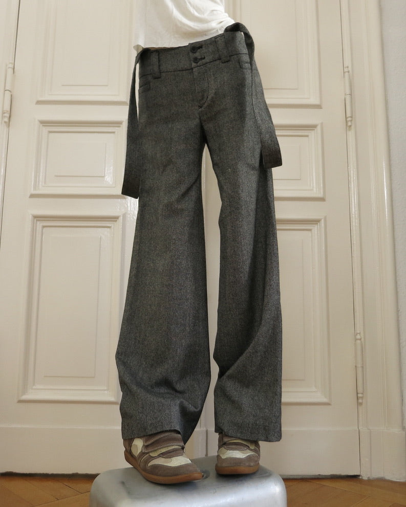 Trousers with suspenders