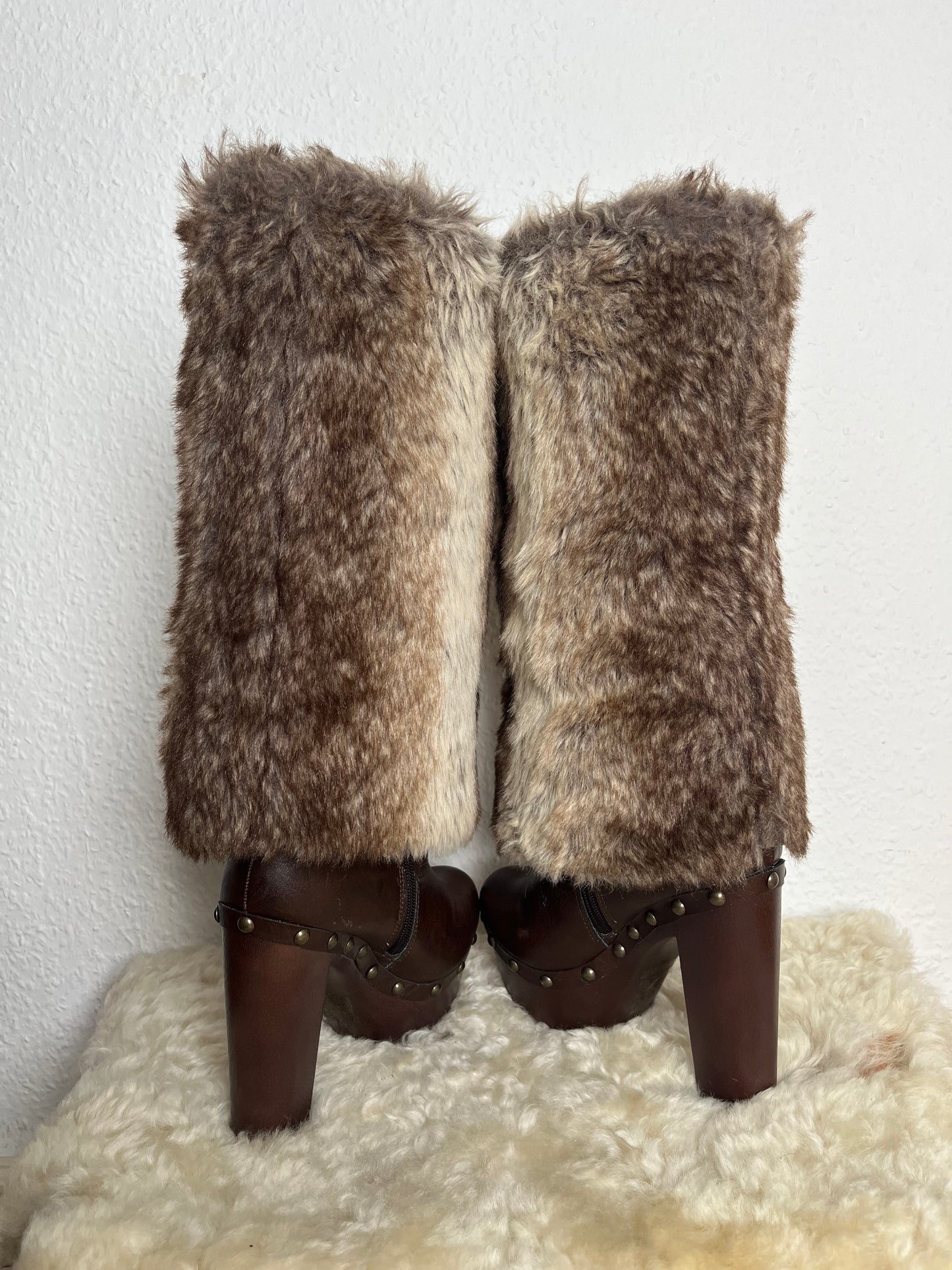 Milkmaid platform furry boots