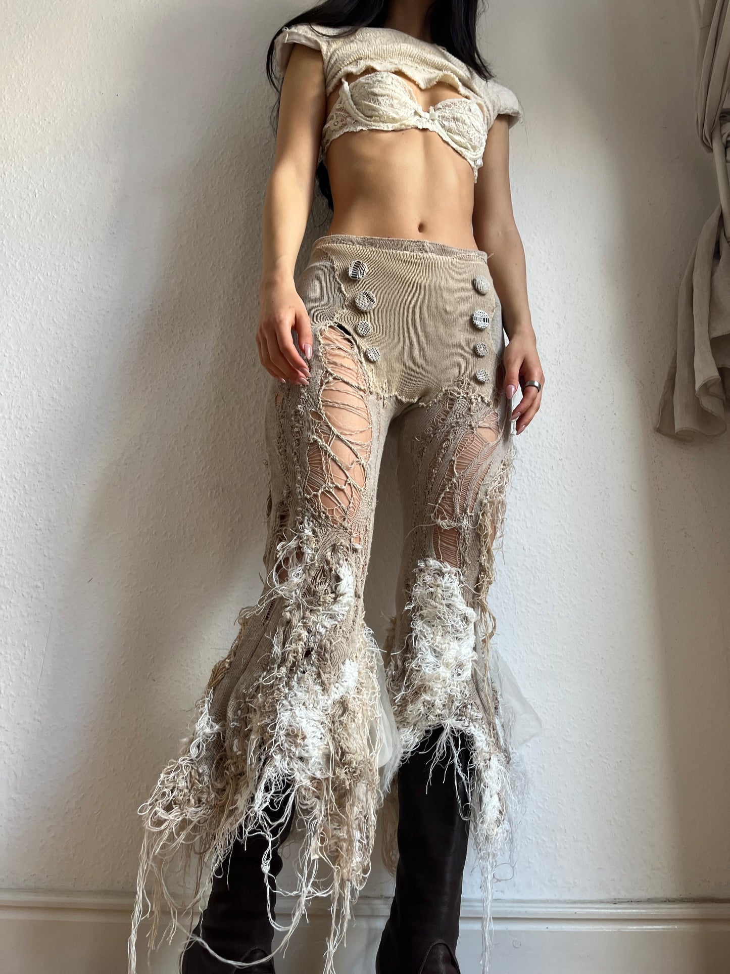 annina distressed capris