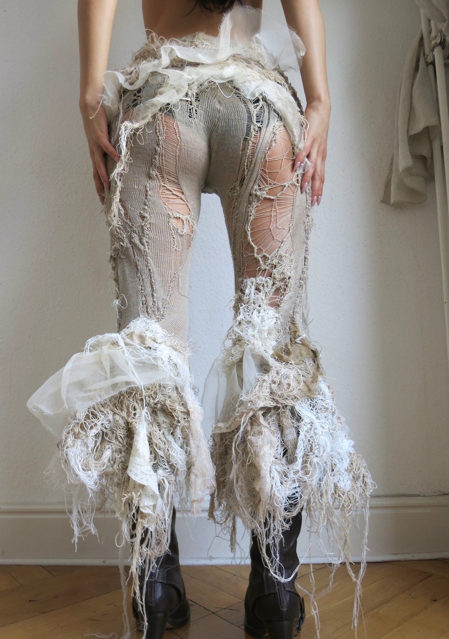 annina distressed capris