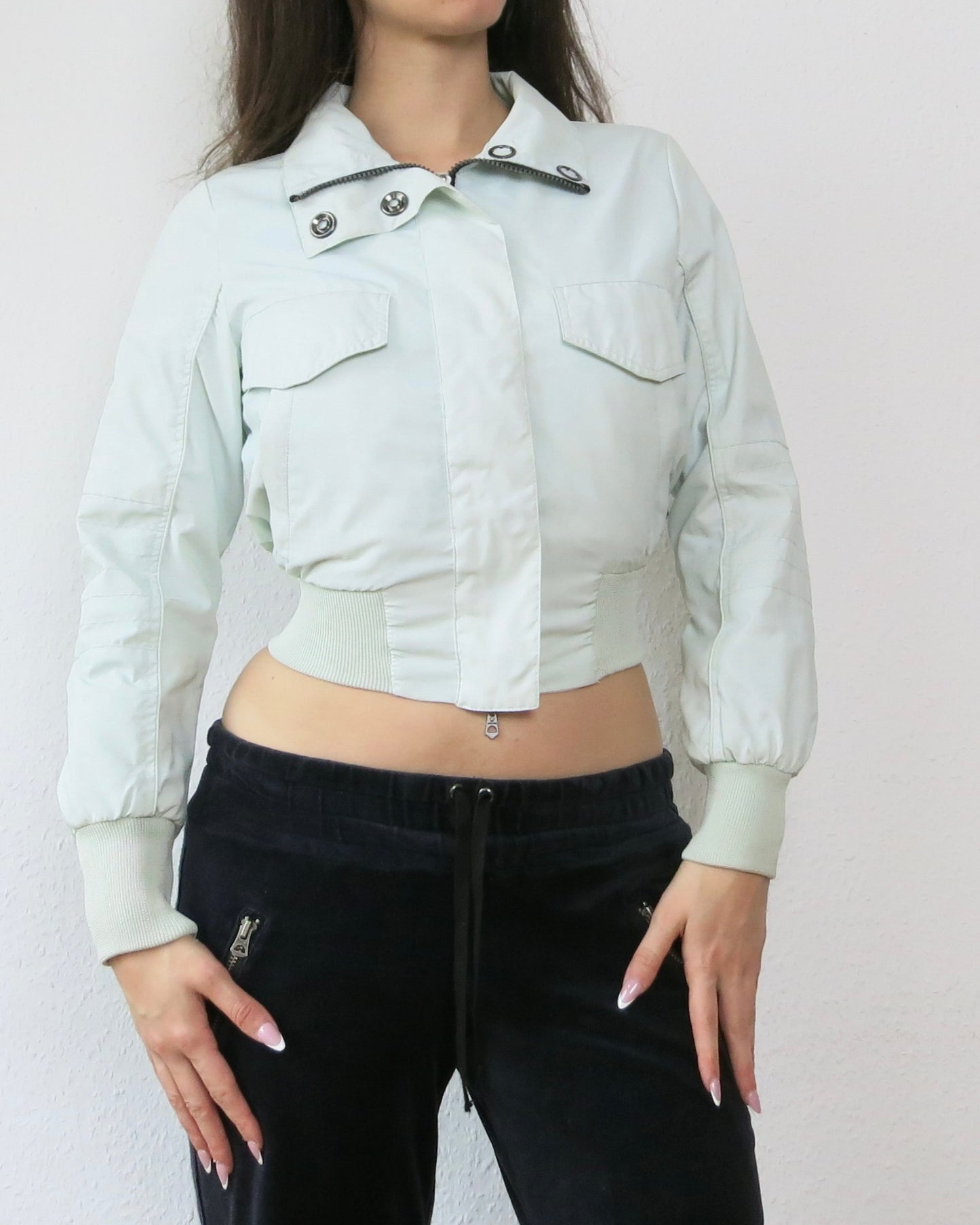 Cropped windbreaker with ribbing