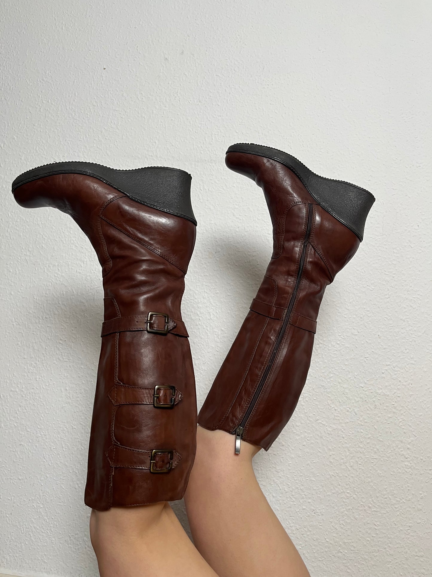 Fairy leather boots with buckles