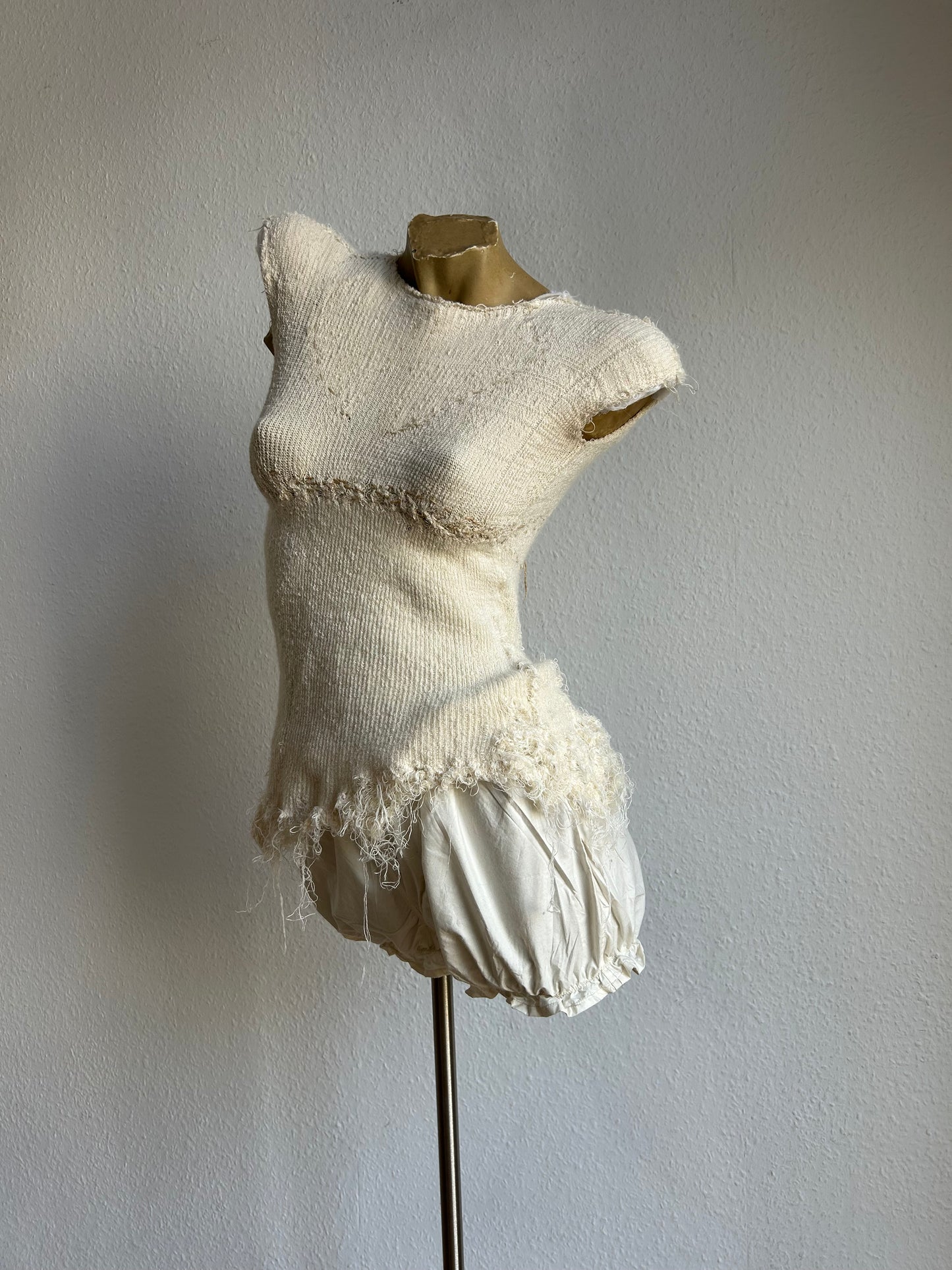 annina “les sœurs” distressed top