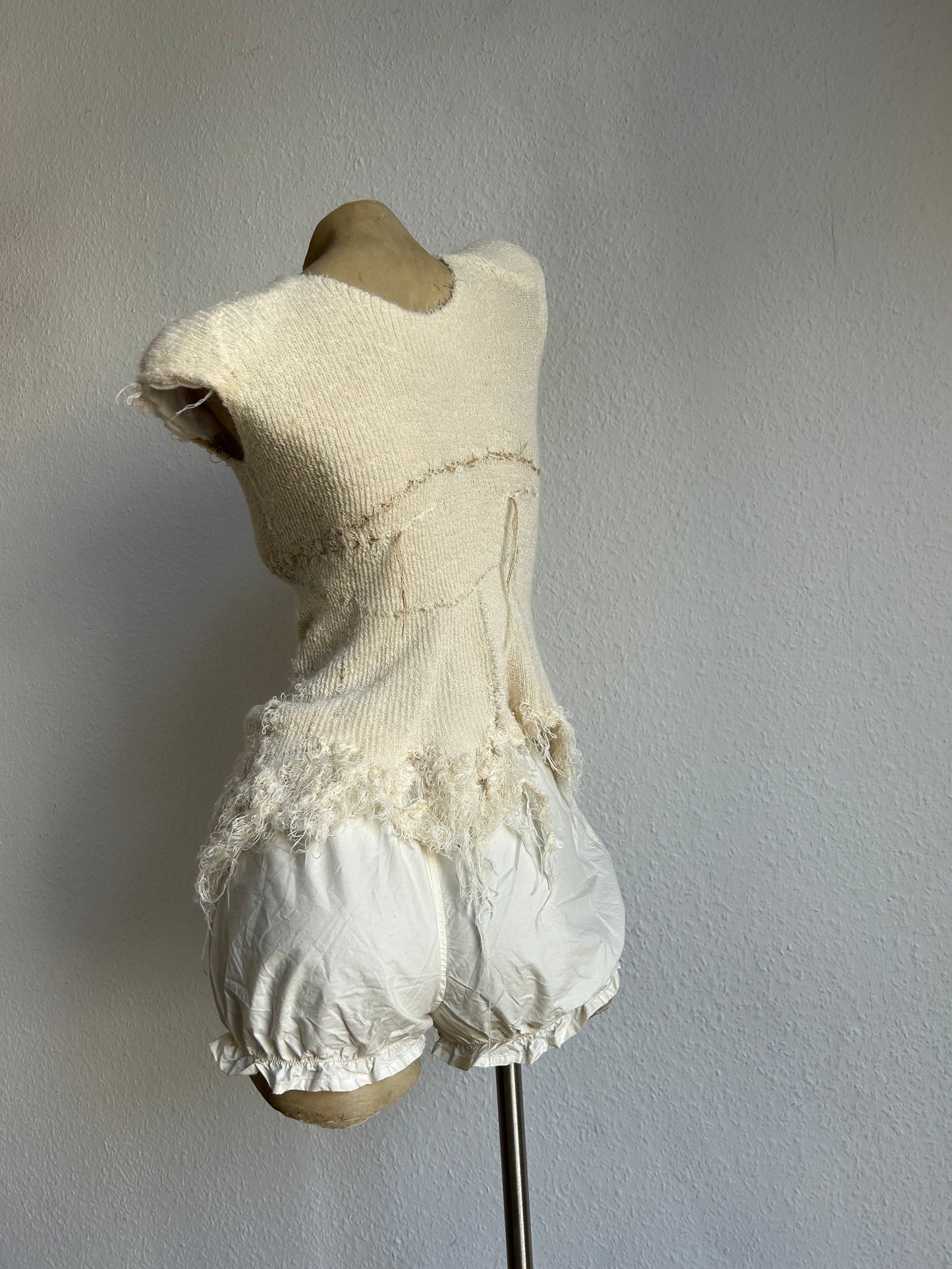 annina “les sœurs” distressed top