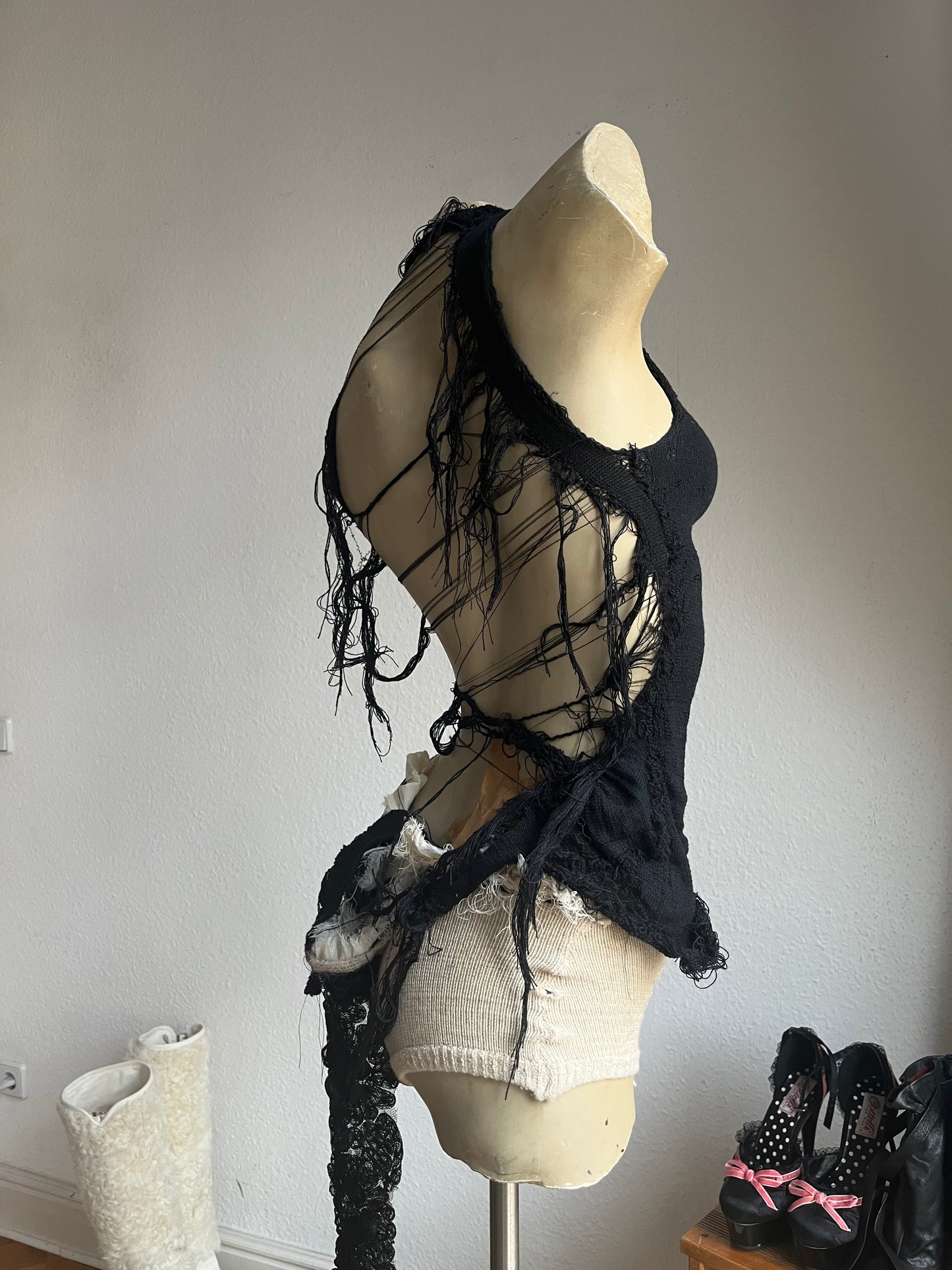 annina priestess top