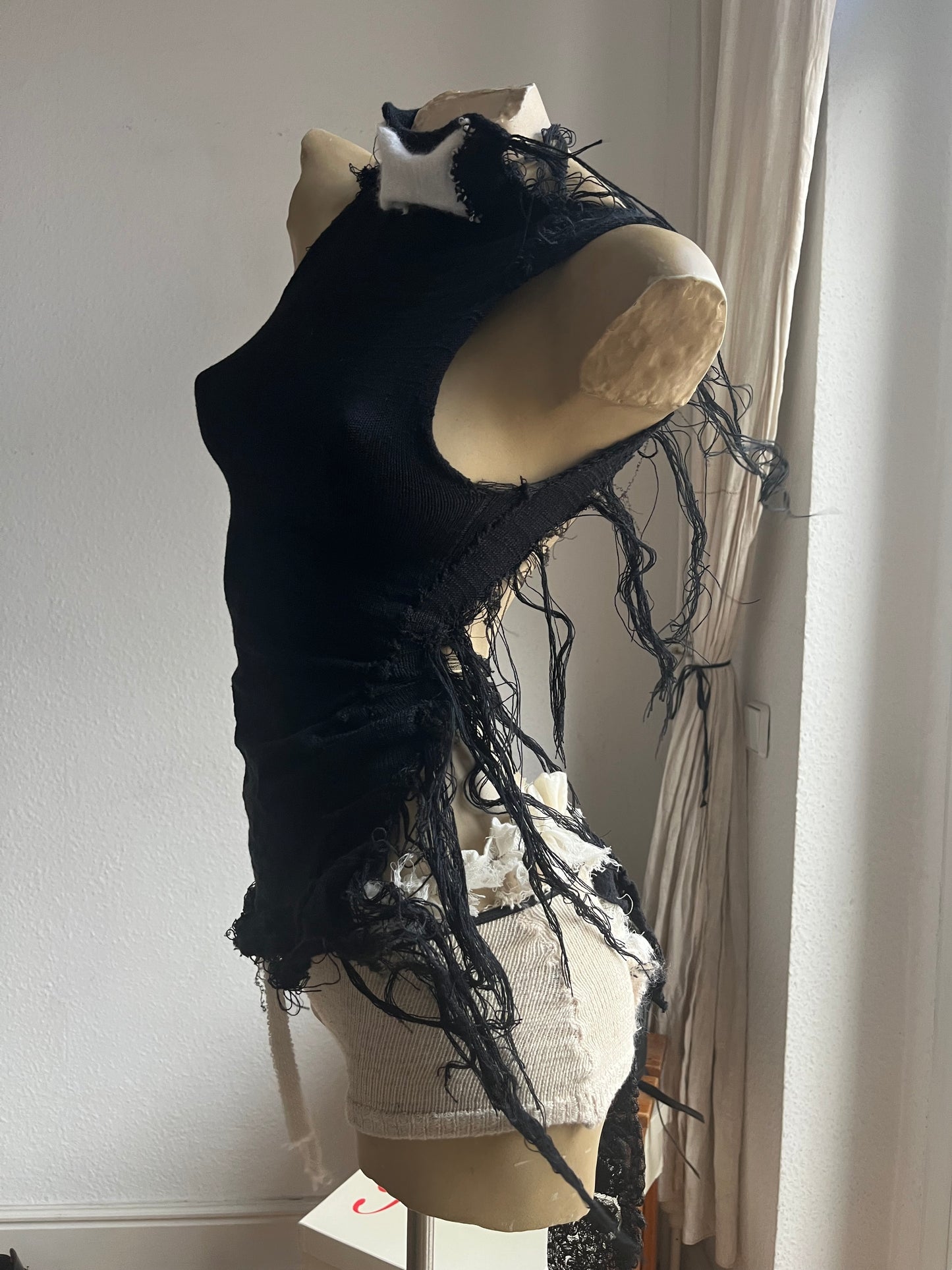 annina priestess top