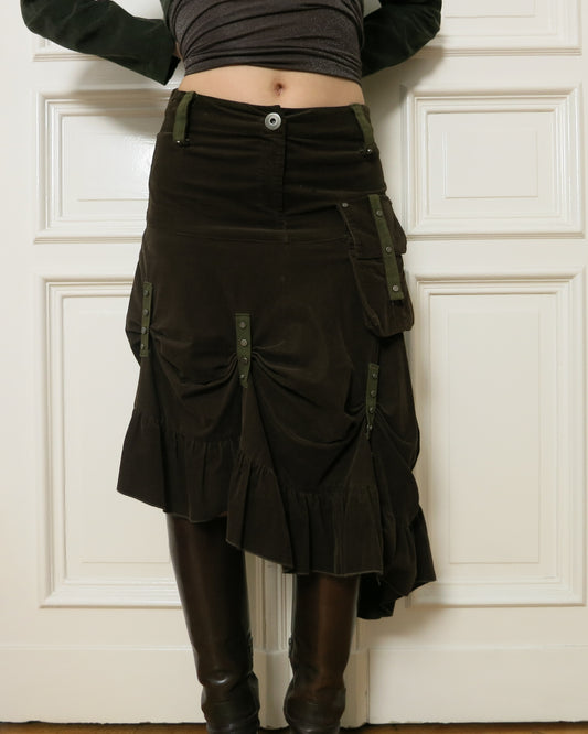 Asymmetrical cargo skirt