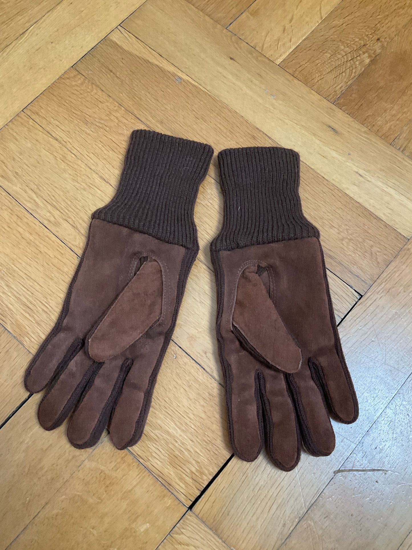 Brown gloves