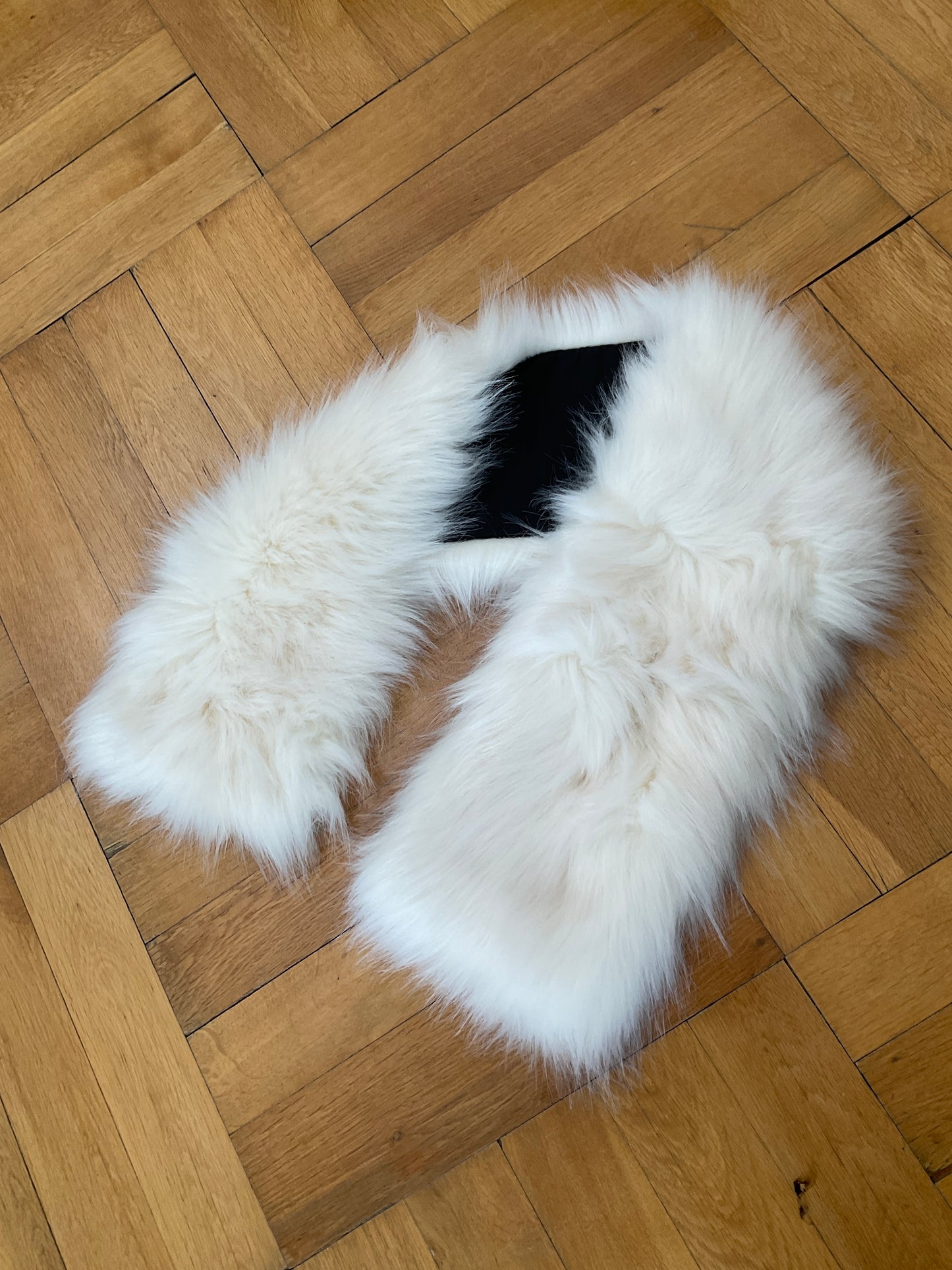 Elegant faux fur scarf