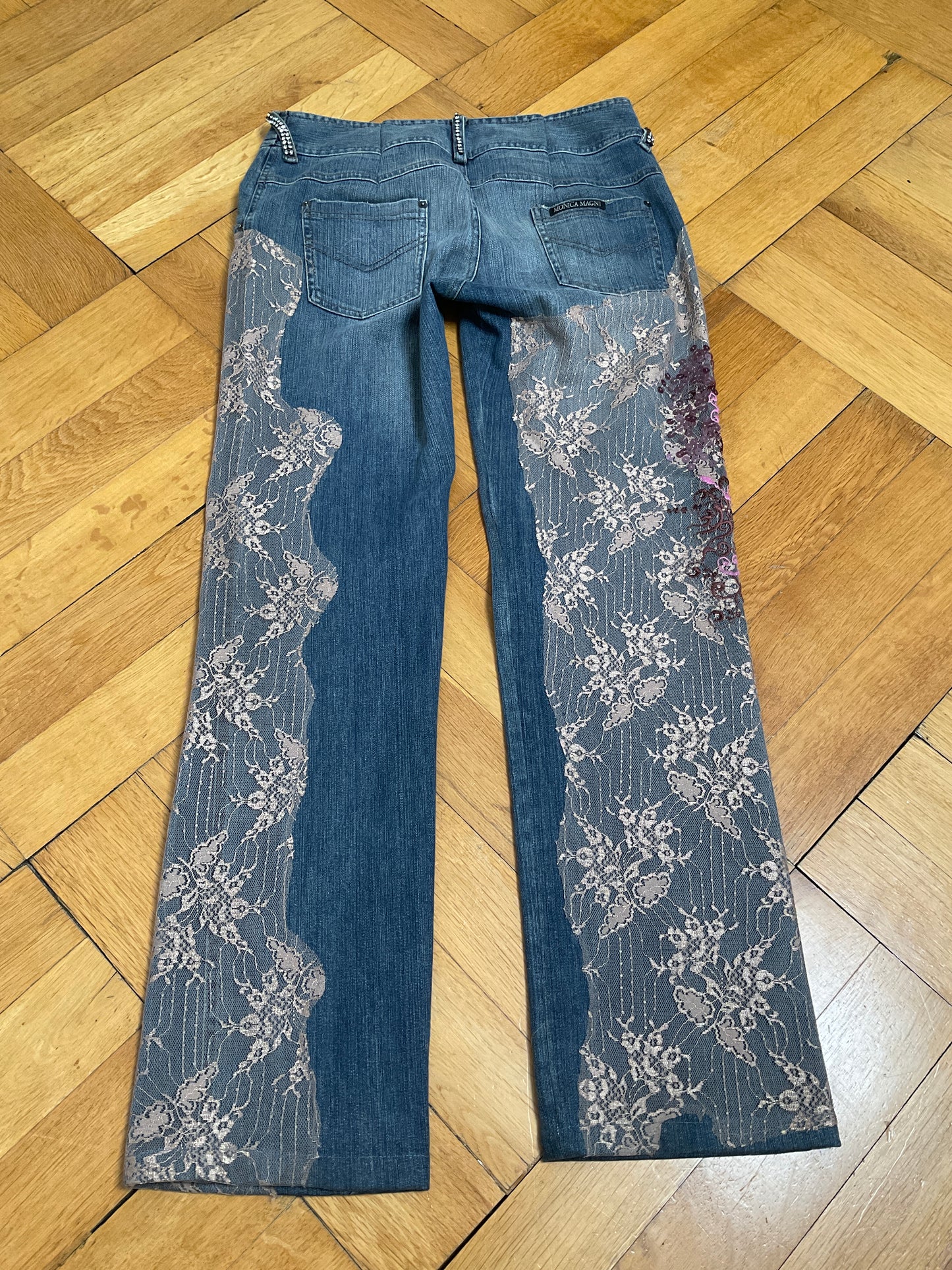 Jeans with embroidery and crystals