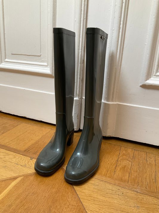 Rubber boots