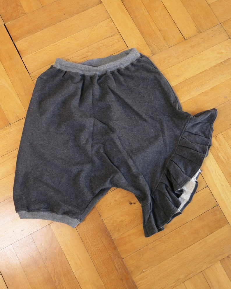 Gomme asymmetrical shorts