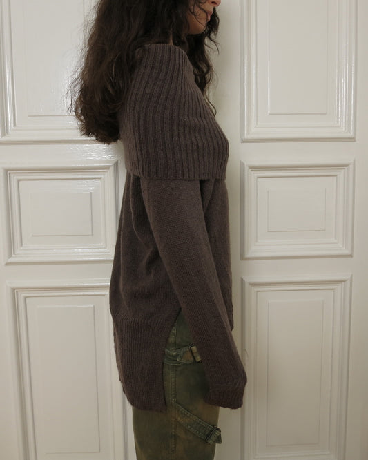 Pullover with big collar