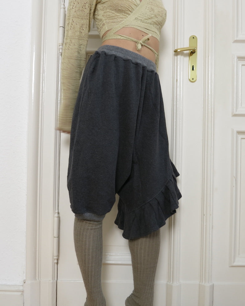 Gomme asymmetrical shorts