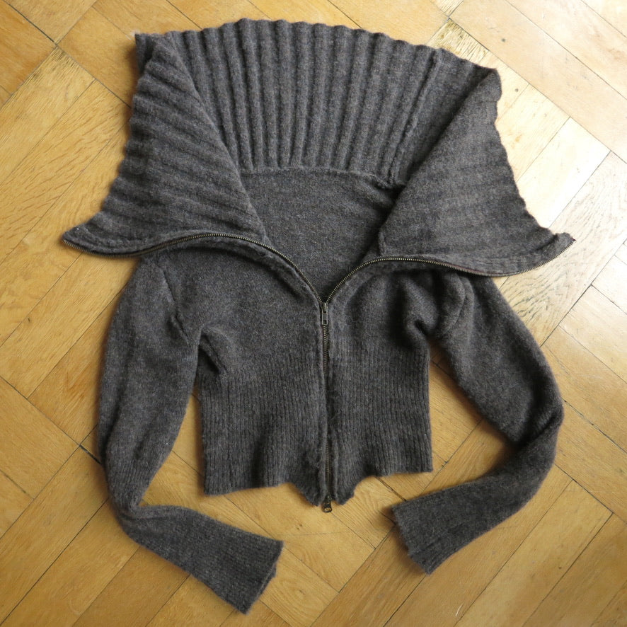 eithne padraigin ni bhraonain zippered sweater