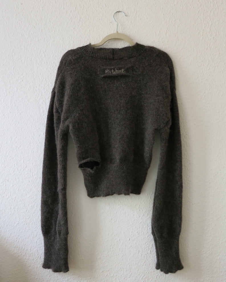 eithne padraigin ni bhraonain ~ preholed v-neck sweater