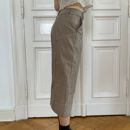 Michiko Koshino khaki capri shorts