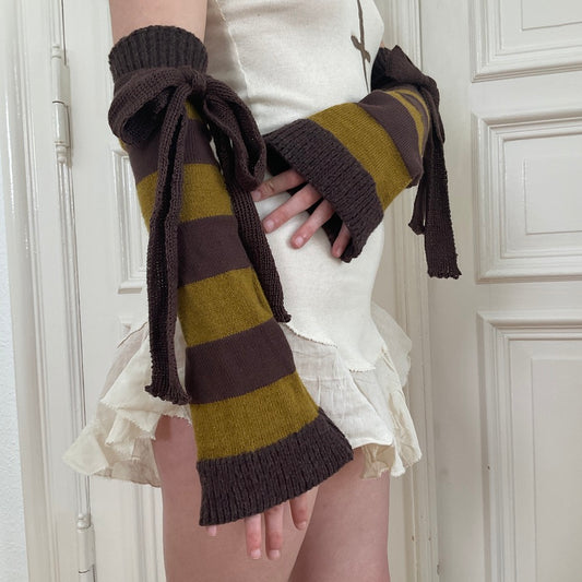 Natascha Domino ~ mohair sleeves with ribbons