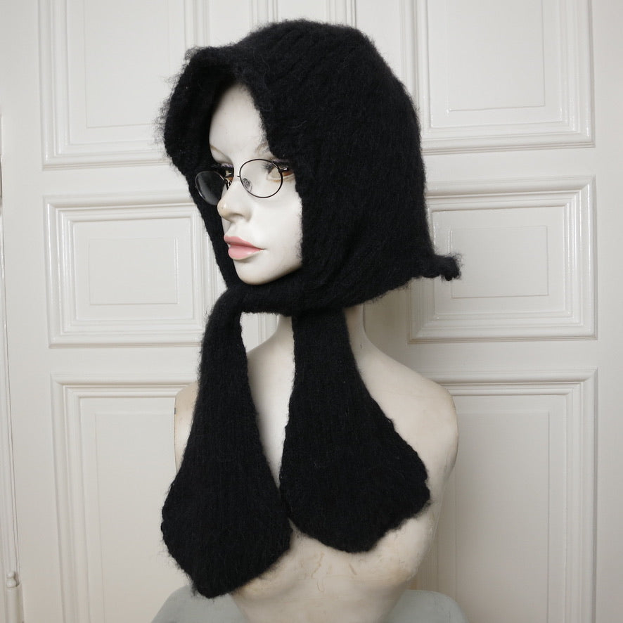 eithne padraigin ni bhraonain ~ fluffy black bonnet