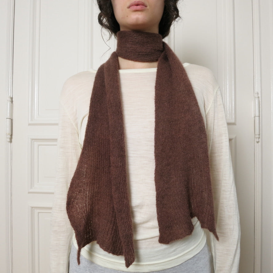 eithne padraigin ni bhraonain ~ brown mohair scarf