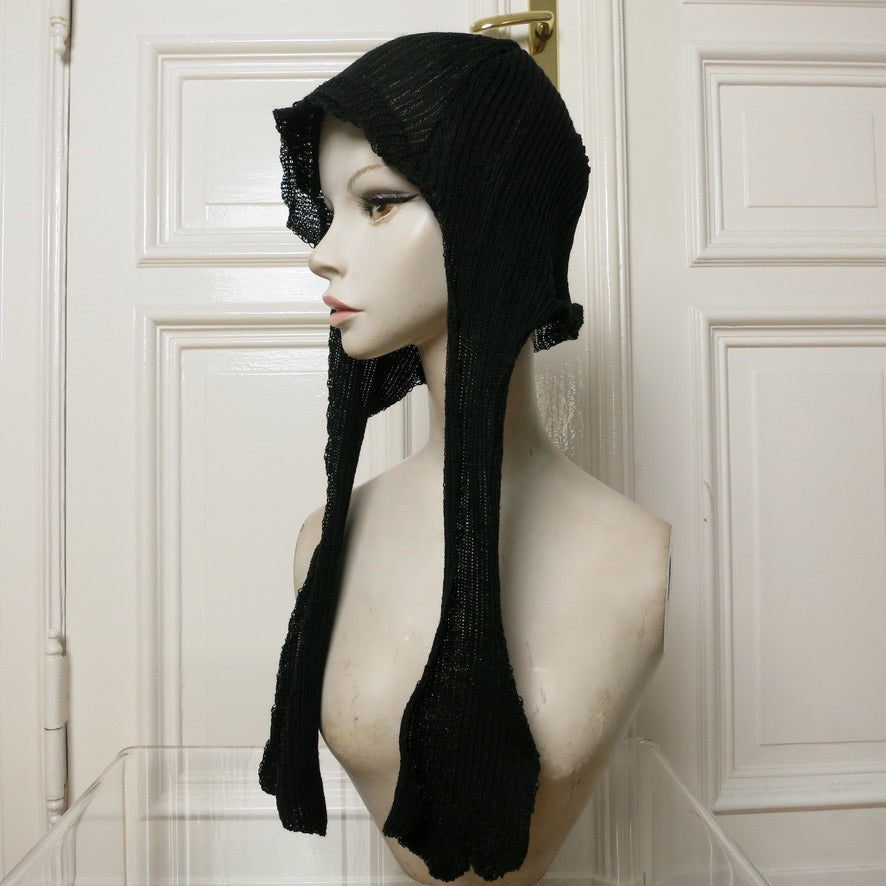 eithne padraigin ni bhraonain ~ black wool bonnet