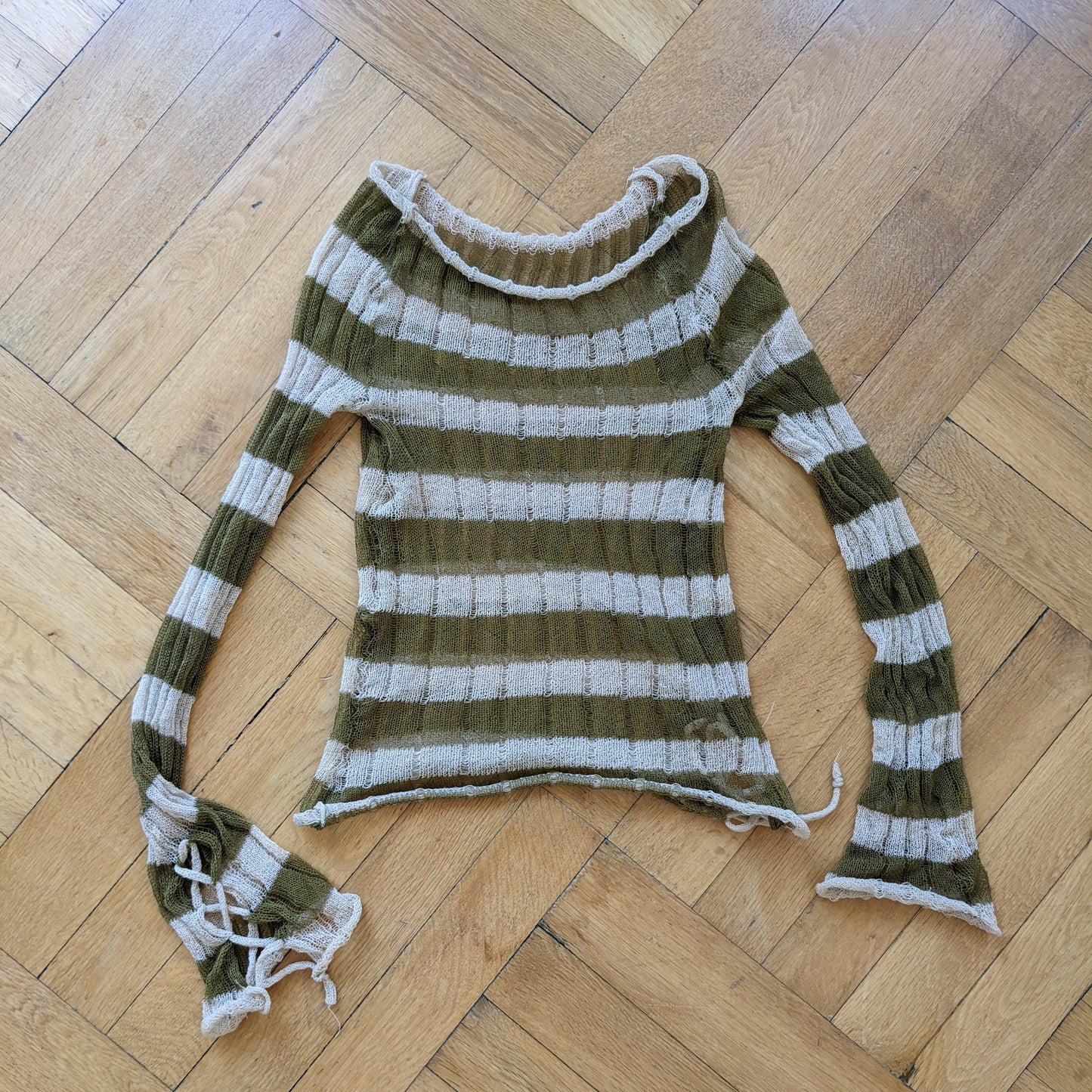 eithne padraigin ni bhraonain ~ green and beige striped longsleeve